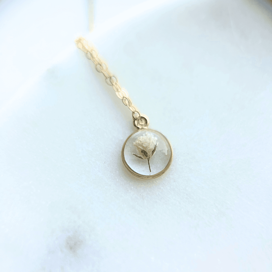 Baby's Breath Flower Necklace | 14k Gold Circle Pendant