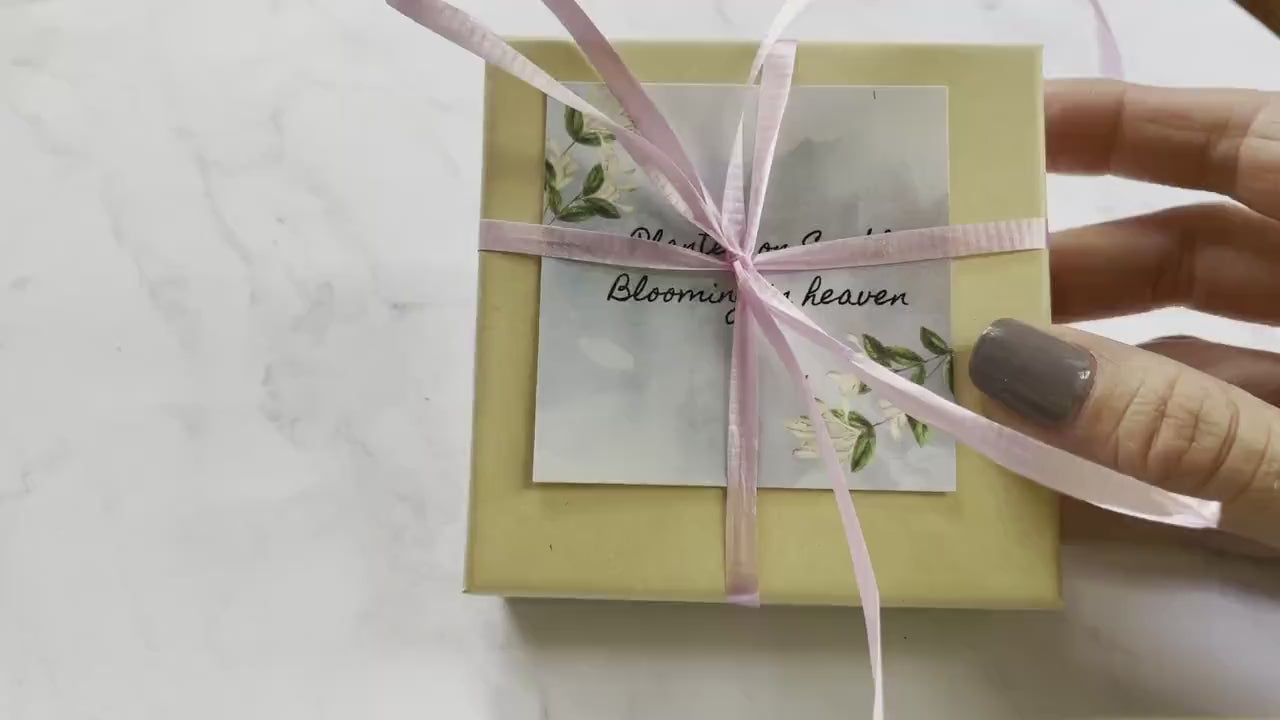 Baby's Breath Flower Necklace | Silver Circle Pendant Unboxing Video