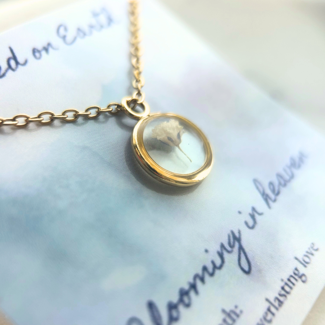 Baby's Breath Flower Necklace | Yellow Gold Circle Pendant