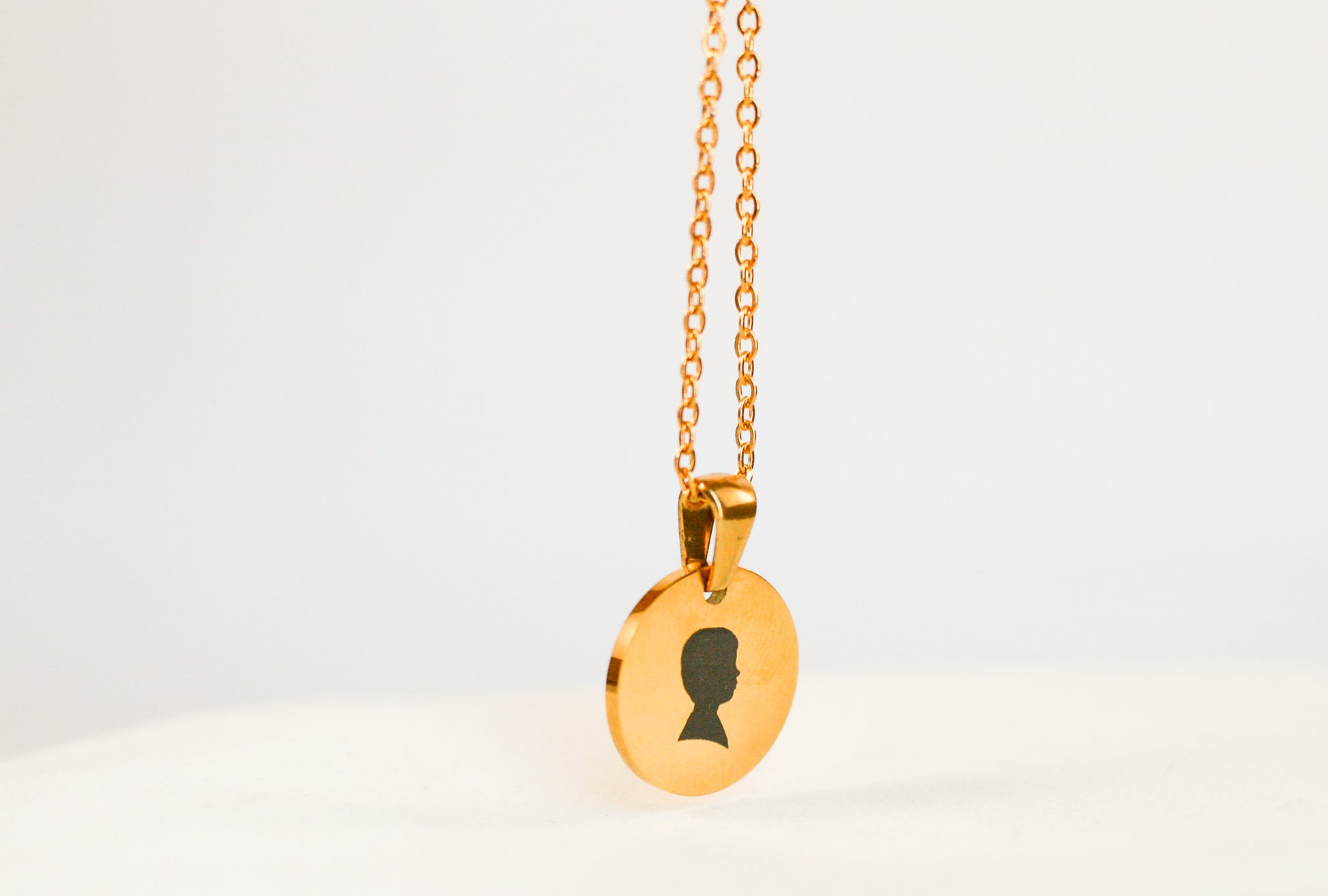 Silhouette Necklace | Yellow Gold Pendant