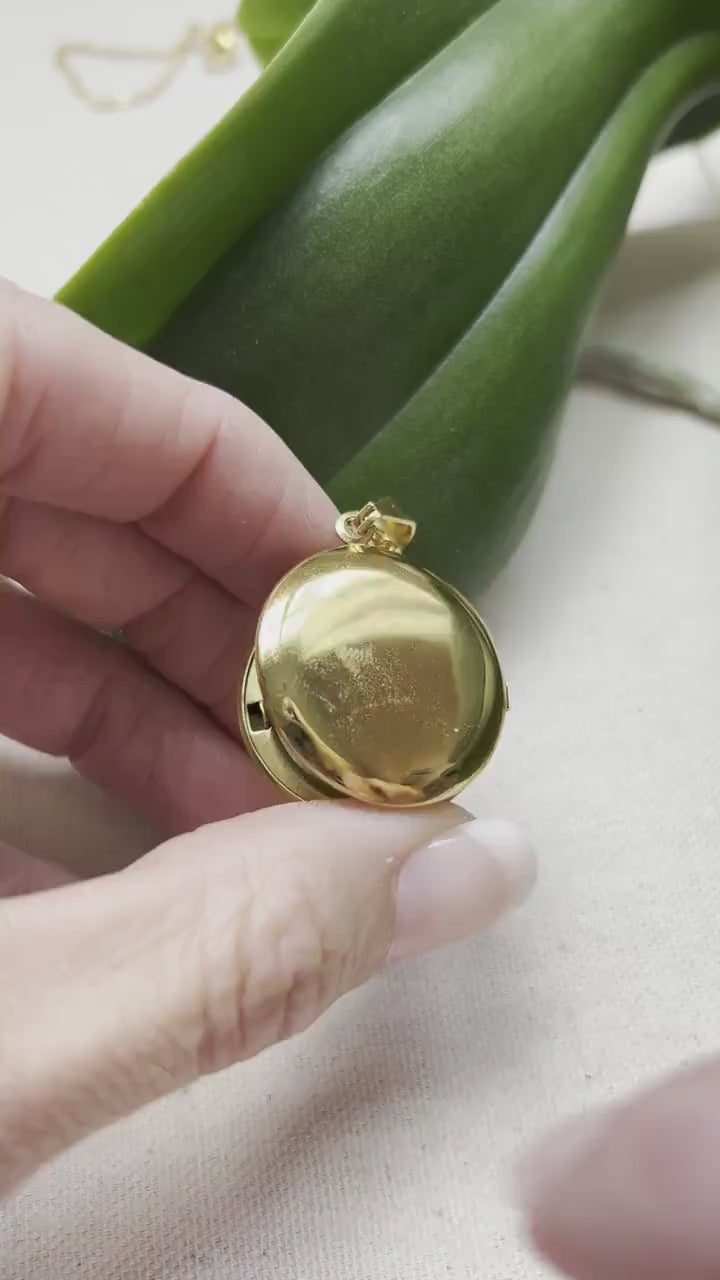 Engraved Sonogram Necklace | Circular Locket
