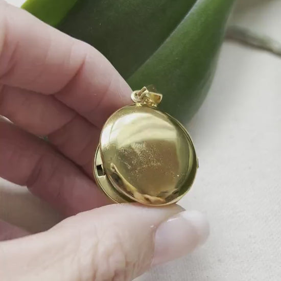 Engraved Sonogram Necklace | Circular Locket